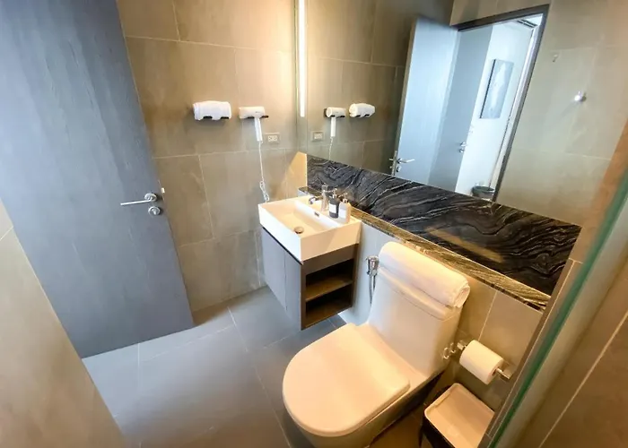 Near Bts L View L Sky Lounge And Pool Apartment Bangkok